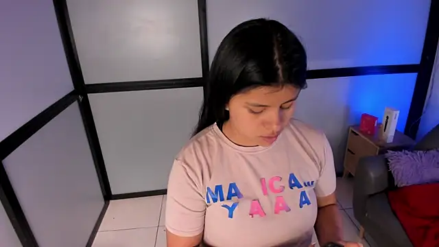 Chat +18 de sasha_roldann ao vivo