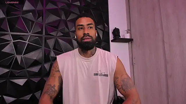OstinDaniels live XXX chat
