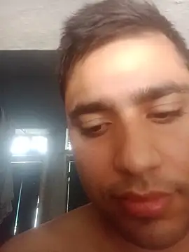 Chatroom XXX en direct de Desirock001