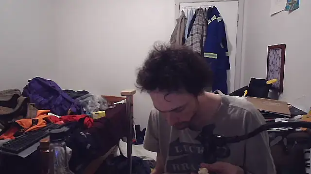 JohnnyMoves webcam show
