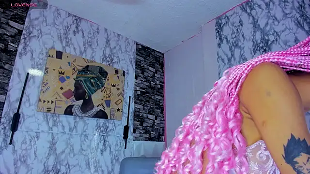 Chat +18 de Queen_Cuarxxo ao vivo