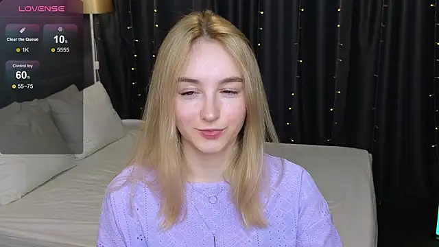 Shy_Polly Show in webcam