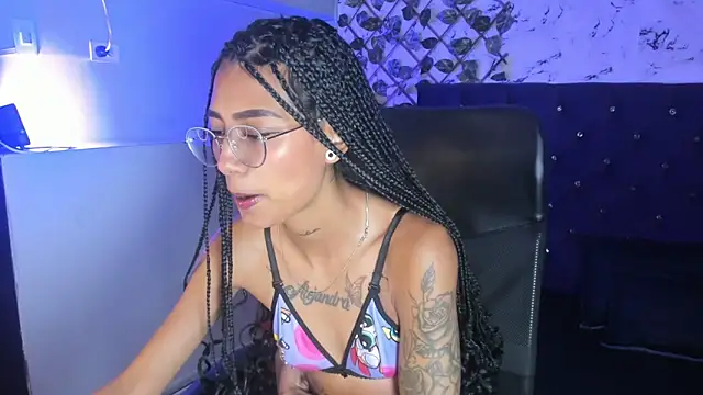 KarlaSlutSkinny__ Live XXX-chat
