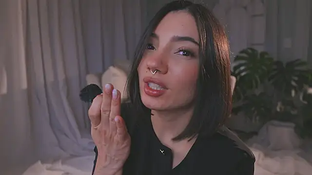 AmyArmstrong Adlı Modelin Canlı XXX Sohbeti