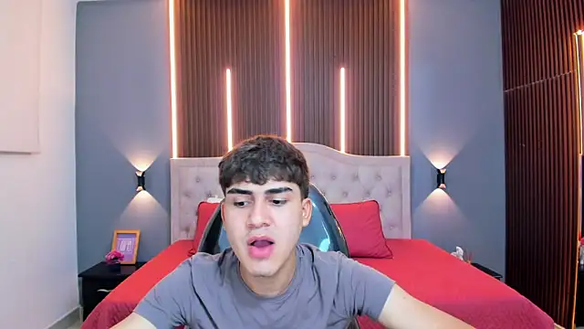 Czat XXX na żywo – Tommy18__