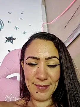 Show modela Emeril_sexy na web-kameri