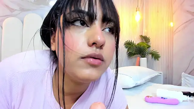 Kendall_curves' Live XXX Chat
