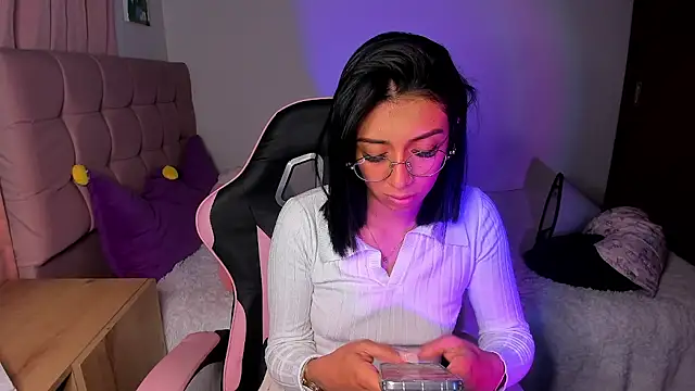 Bellacatx Adlı Modelin Canlı XXX Sohbeti