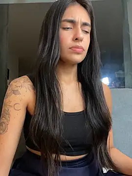 DaphneUwu Adlı Modelin Canlı XXX Sohbeti