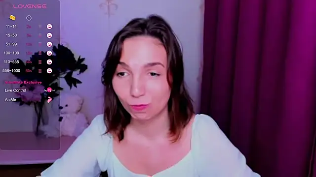 Chat XXX en directo de KindHazelHere_