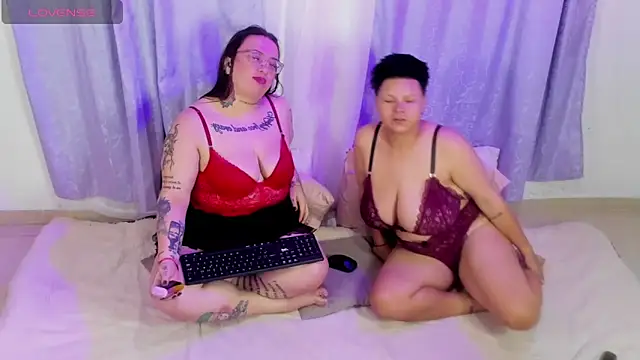 Chat XXX en directo de MiaYMolly