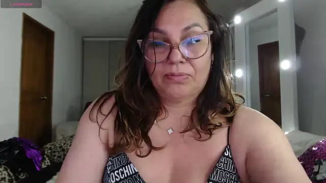 Myrnasexxx – Naživo XXX chat