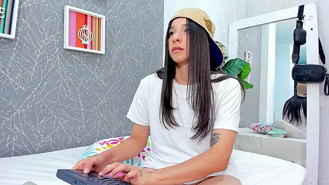 ViictoriiaSaenz's Live XXX Chat