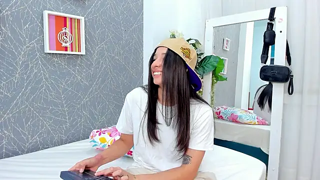 ViictoriiaSaenz 现场XXX聊天