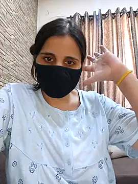 Chat +18 de tinaarora ao vivo