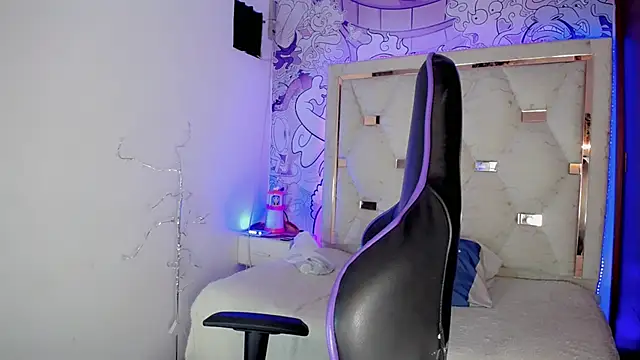 AAA_WHITE Webcam Show