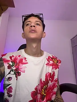 tylernova Live XXX-chat