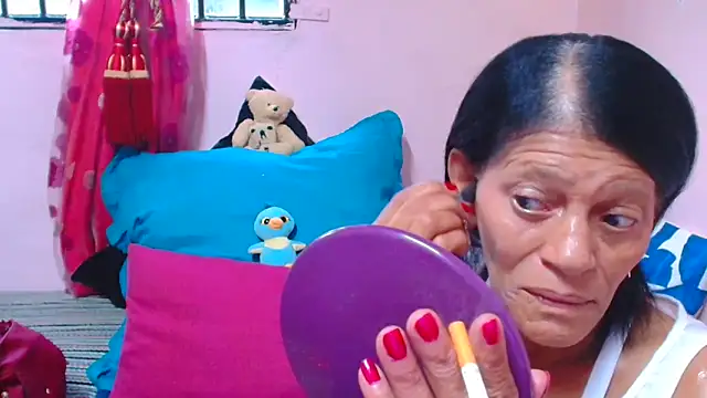 Show modela SLUTTYROXY na web-kameri