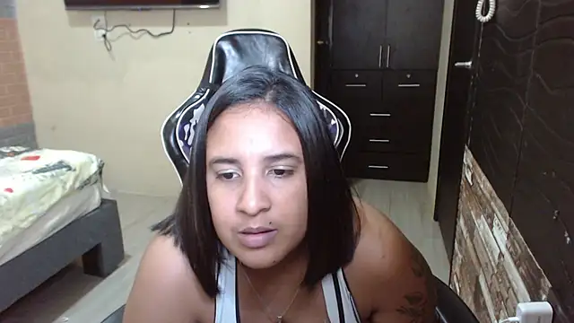 Chatroom XXX en direct de KathyHardcore69