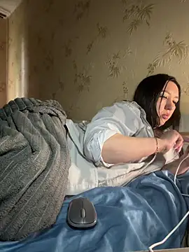 Naughtbaby_2025 élő XXX-chatje