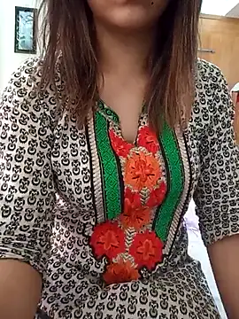 Chat +18 de Tanha18 ao vivo