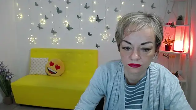 NikaMayu élő XXX-chatje