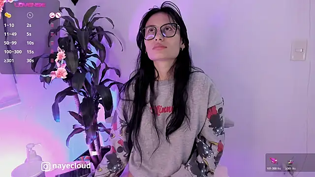 NayeCloud's Live XXX Chat