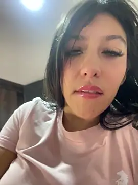 MiaJones21's Live XXX Chat