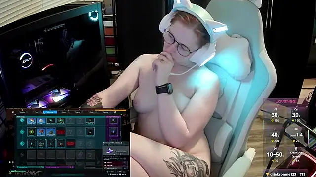 LilyFoxxx: διαδικτυακό σόου στην κάμερα