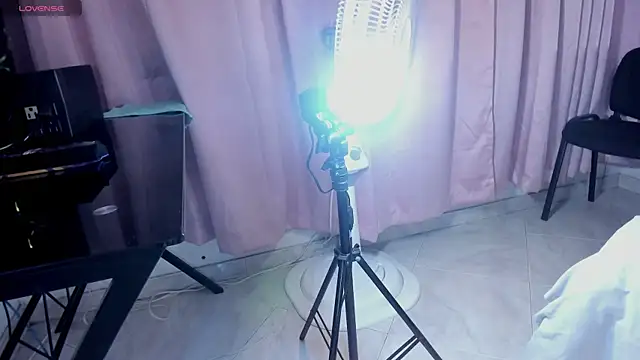 Saloomee_w Webcam-Show