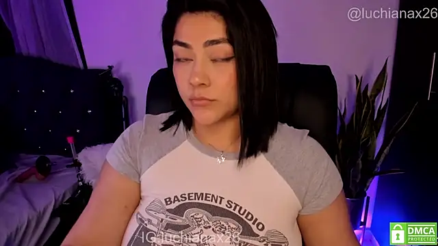 lucy26_ élő XXX-chatje