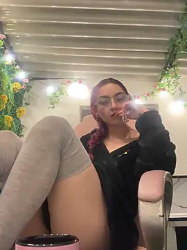 Red_kytty6's Live XXX Chat