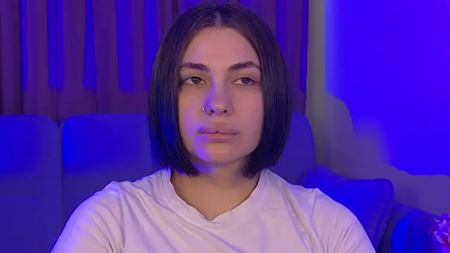 Chat +18 de AdrianaToress ao vivo