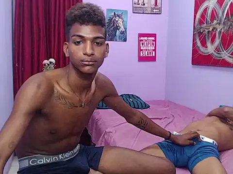 black_twinks Show in webcam