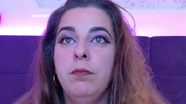 KarinaNoir Adlı Modelin Canlı XXX Sohbeti