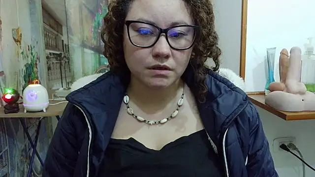 curly_greeneyed's Live XXX Chat