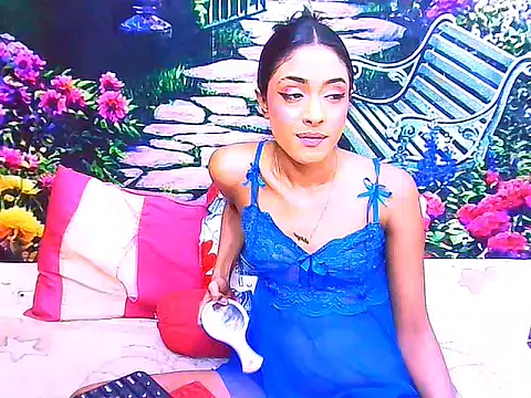 IndianPretty14u2Luv's Live XXX Chat