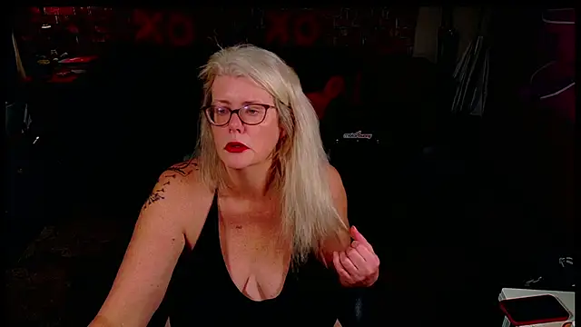 Pertunjukan Kamera Web AliceHarlot