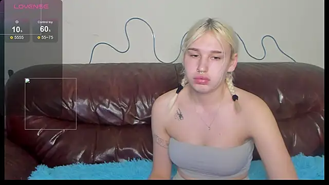 EvelinaLuu live XXX chat