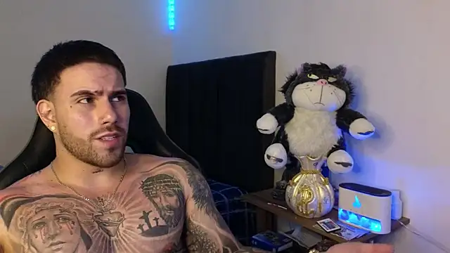 Ades_Lowe Live XXX-Chat