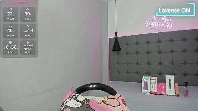 scarletcherry18 Show Webcam