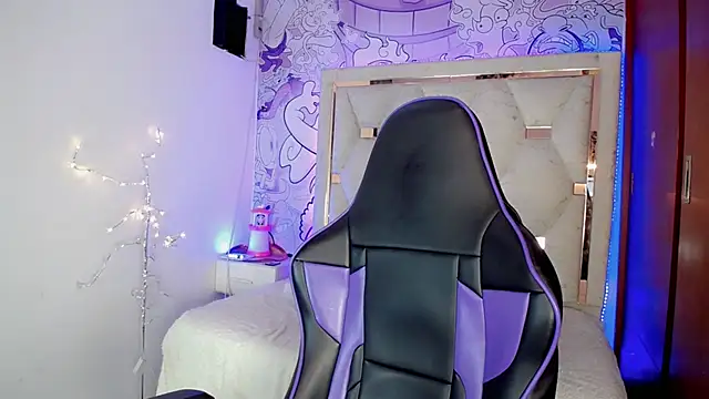 AAA_WHITE Webcam Show