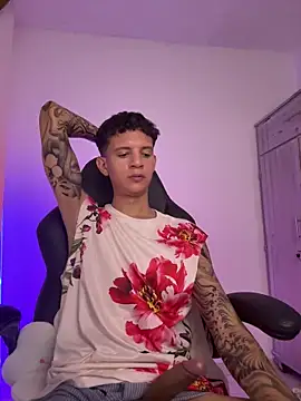 tylernovaのウェブカメラショー