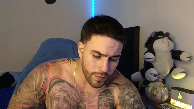 Ades_Lowe Live XXX-Chat