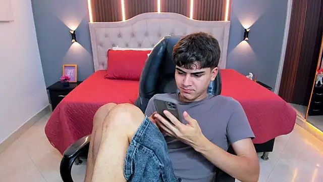 Chat XXX en directo de Tommy18__