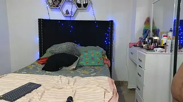Chatroom XXX en direct de charlotte_077