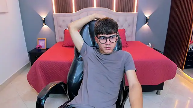 Tommy18__ – Naživo XXX chat