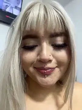lya_nekko_ élő XXX-chatje