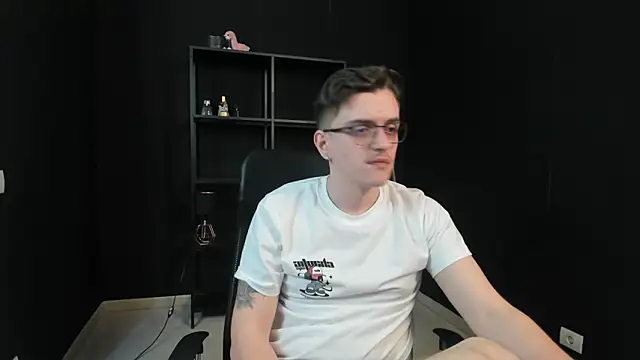 FelixStarkk Chat XXX in diretta