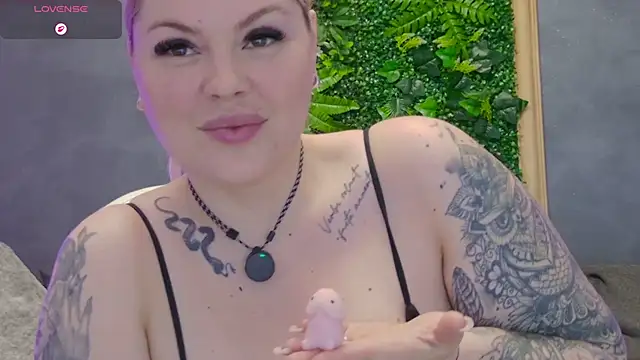 Chat +18 de Issa_Jo ao vivo